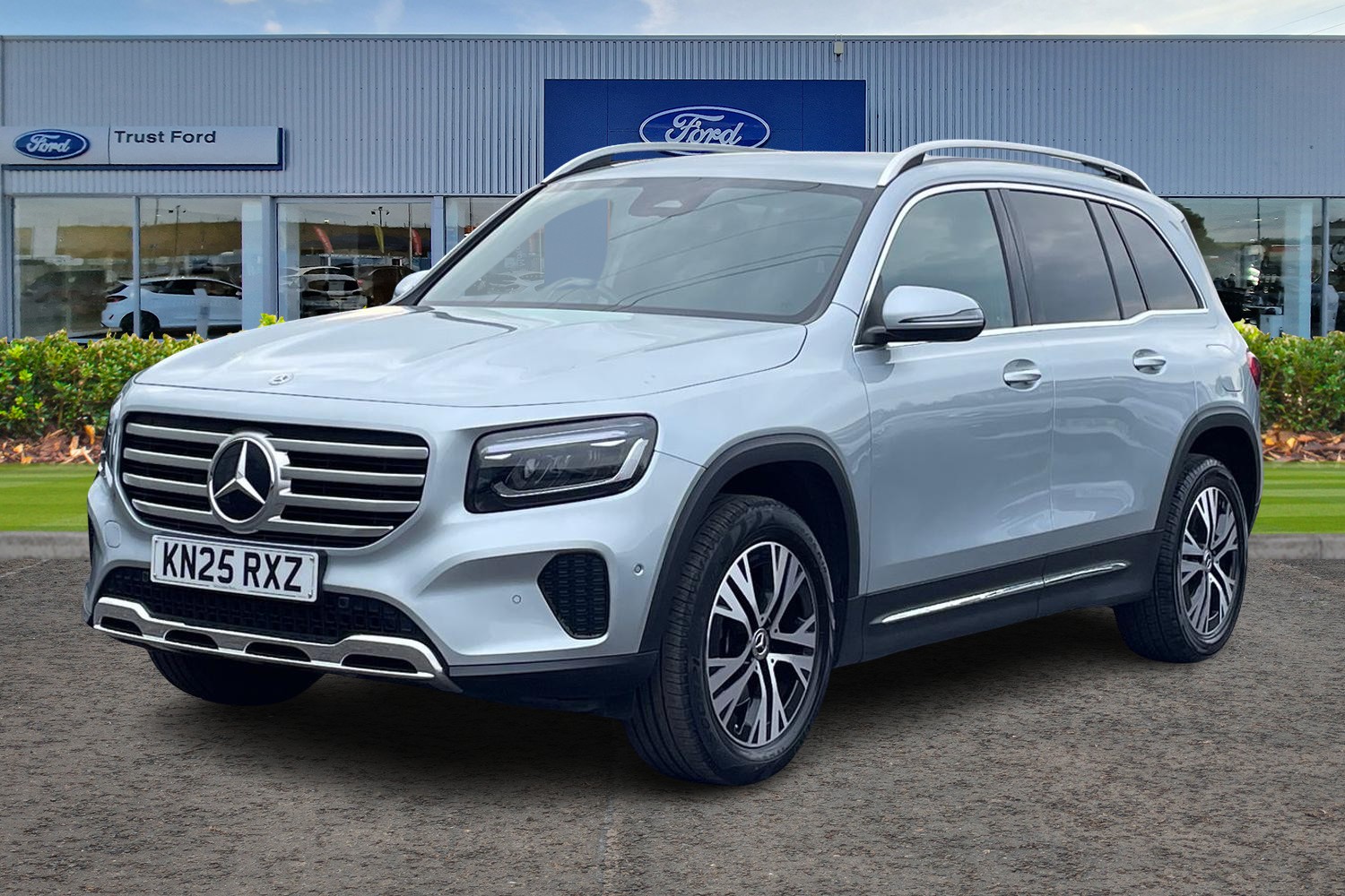 Mercedes-Benz GLB Photo 4