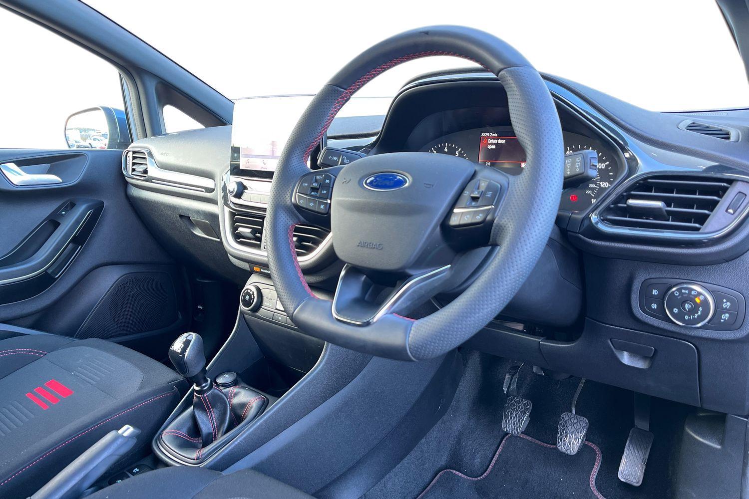Ford FIESTA Photo 8