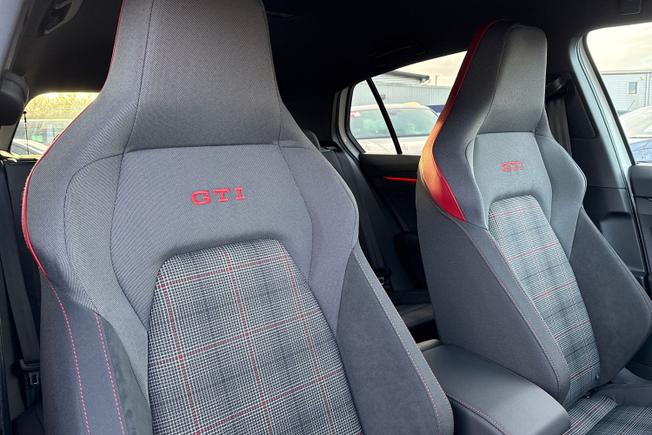 Volkswagen Golf Photo 27