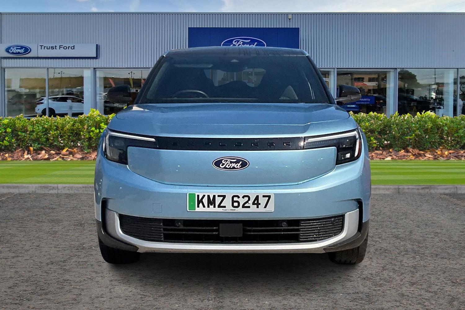 Ford Explorer Photo 5