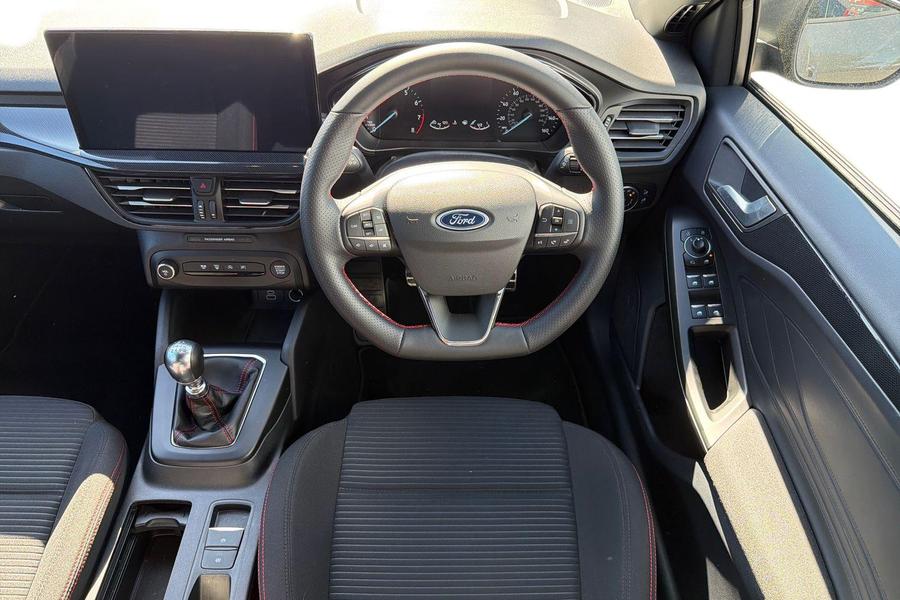 Ford FOCUS Photo autoimg-16b55d5bde80029ccc47f401548a9f6de9adb878.jpg