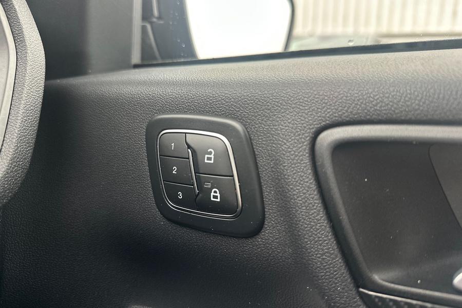 Ford Kuga Photo autoimg-16b5cb05d81d1f01a12b9fd7550894cc6da86718.jpg