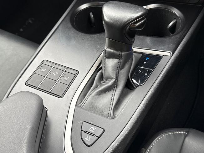 LEXUS Ux Photo 58