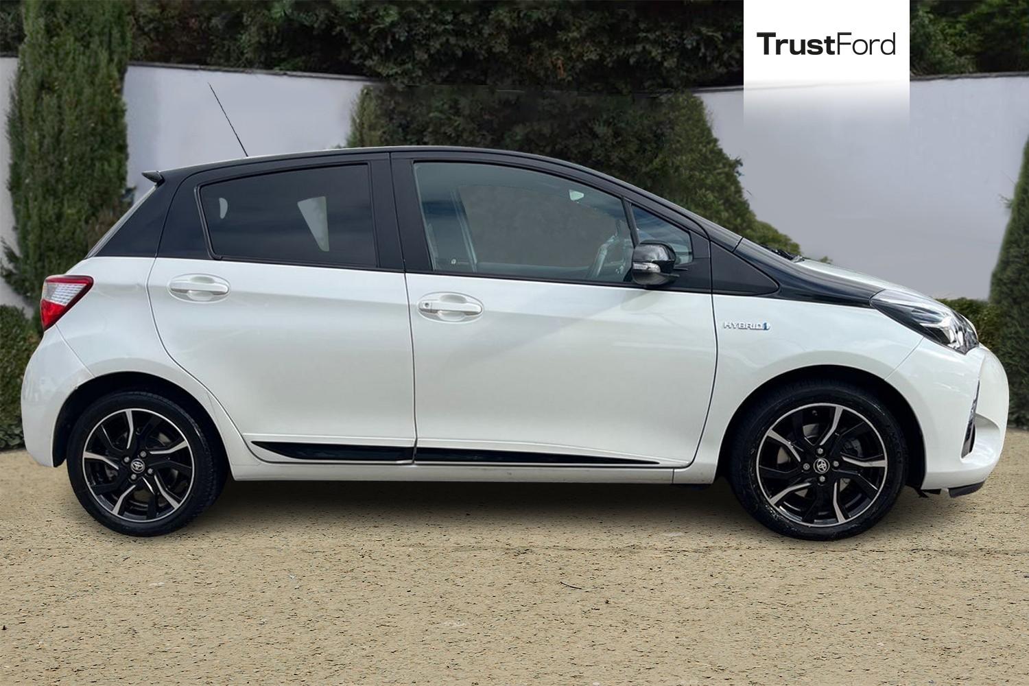 Toyota Yaris Photo 2