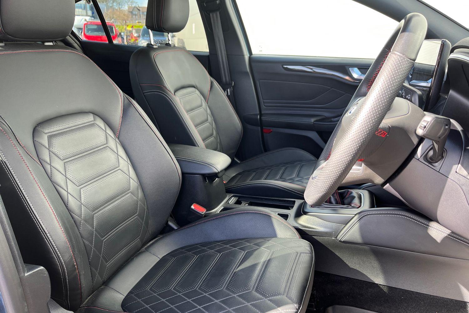 Ford FOCUS Photo 16