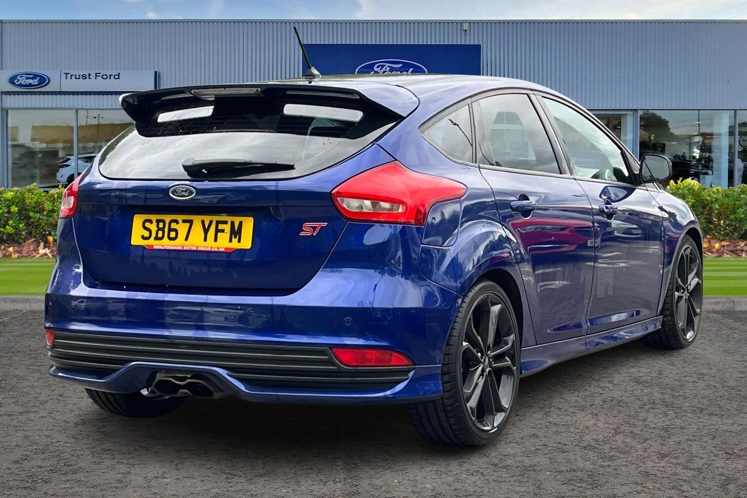 Ford Focus Photo 3