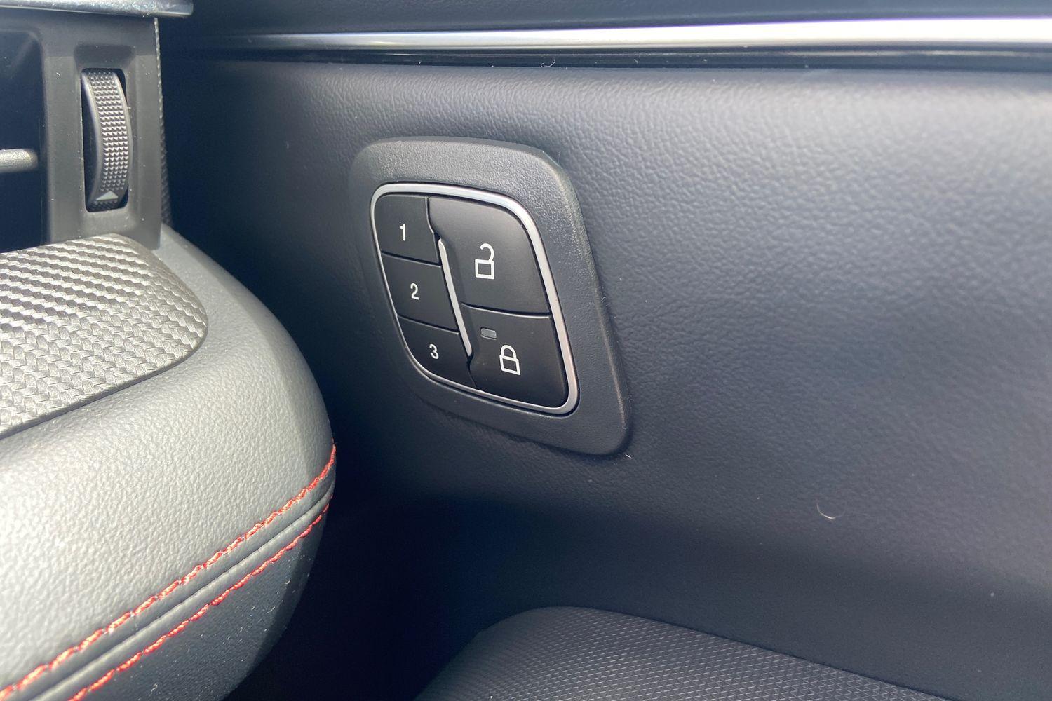 Ford Mustang Mach-E Photo 31