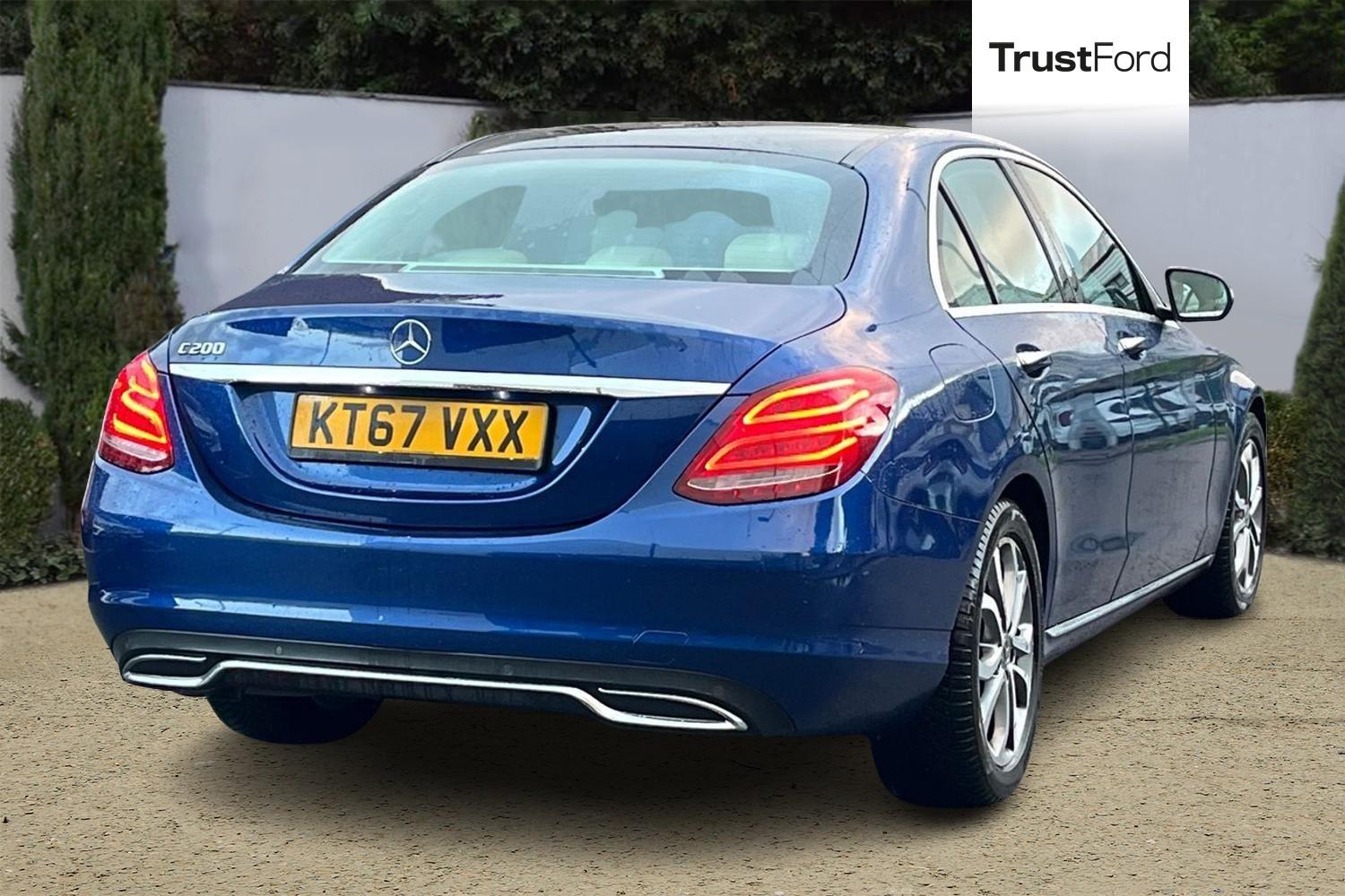 Mercedes-Benz C CLASS Photo 3