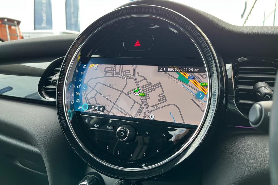 MINI Electric Hatch Photo autoimg-16c5d58f0f7b35756071e84db6318fa55780761c.jpg