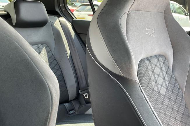 VOLKSWAGEN Golf Photo 26