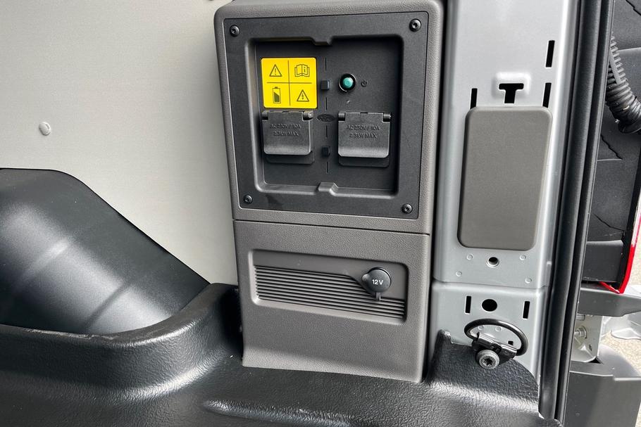 Used Ford E-TRANSIT YP75HDZ 32