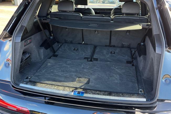 AUDI Q7 Photo 12