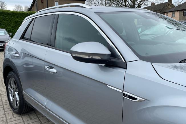 VOLKSWAGEN T-Roc Photo 20