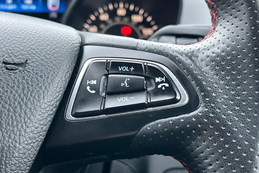 Ford KUGA Photo autoimg-16d7ed9830c0ef7f65640ffe88826ccb7c4629e9.jpg