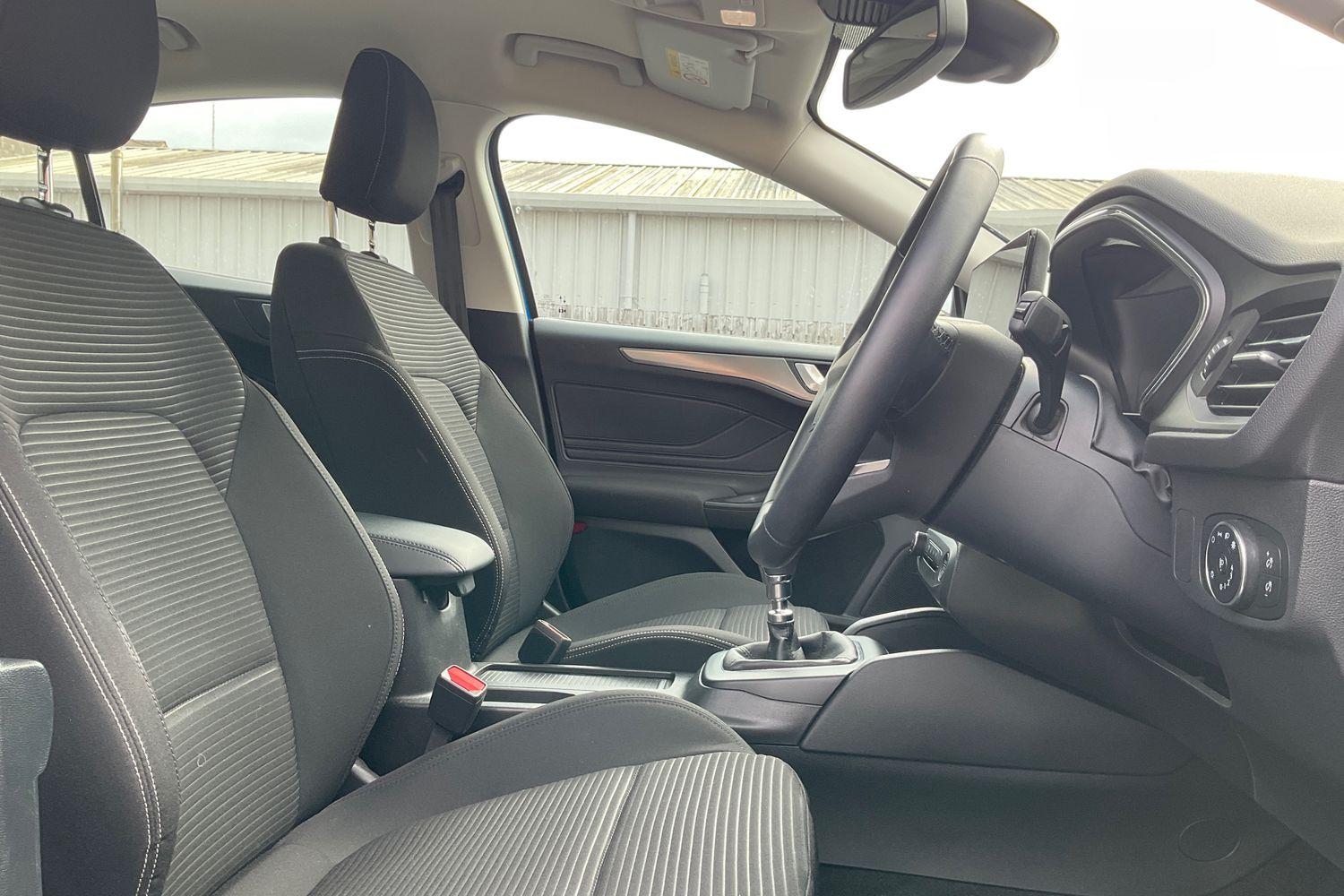 Ford Focus Photo 16
