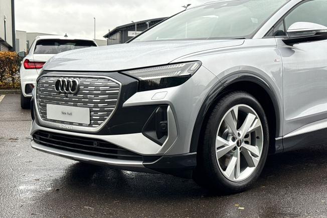 AUDI Q4 e-tron Photo 22