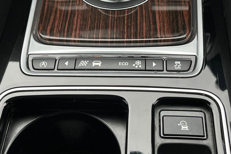 Jaguar F-PACE Photo autoimg-16df4bbc26febfeb2dc632914894276986cd3e6b.jpg