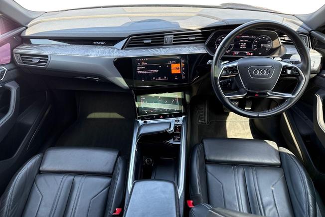 AUDI e-tron Photo 10