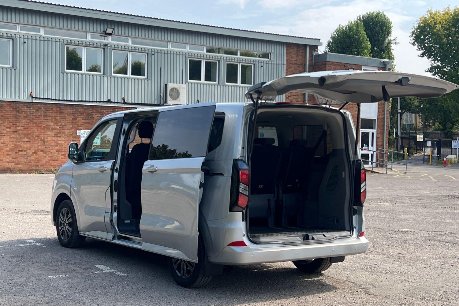 Ford TOURNEO CUSTOM Photo 6