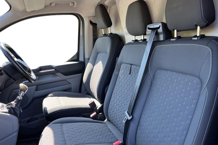 Used FORD TRANSIT CUSTOM YG24ZZD 9