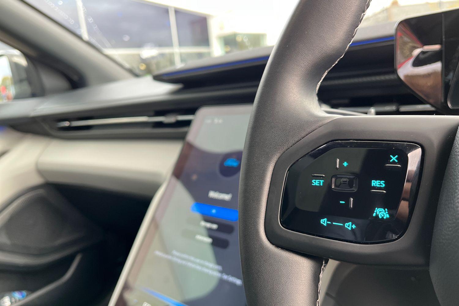 Ford EXPLORER Photo 28