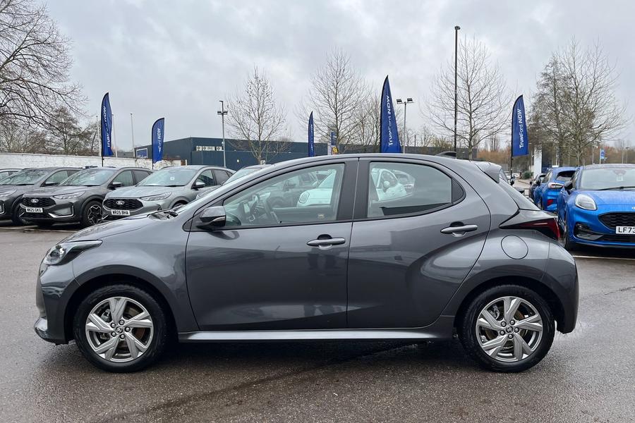 Toyota YARIS Photo autoimg-16eff708f7eb587f8d3b50871dd52966f2596264.jpg