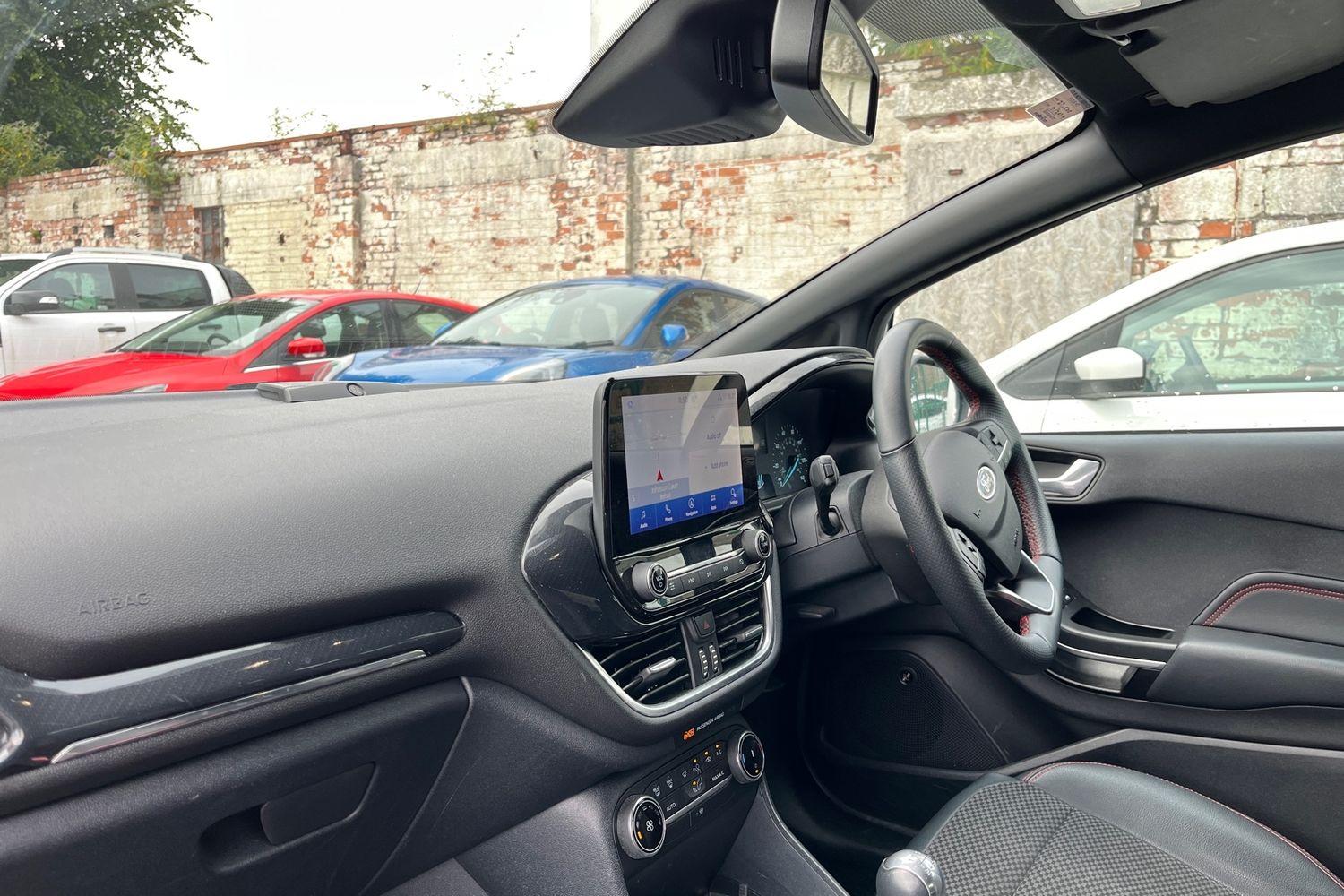 Ford FIESTA Photo 17