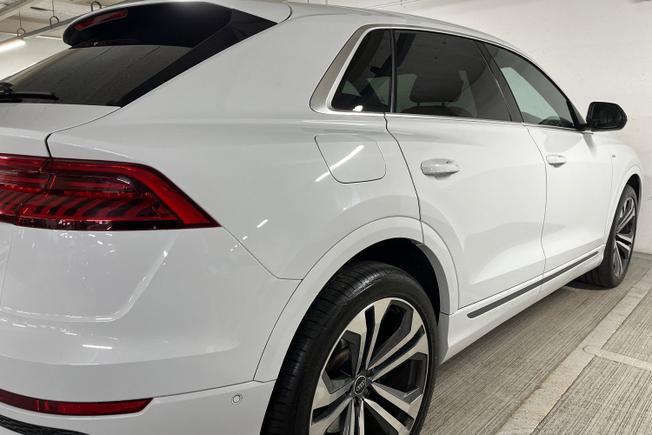 AUDI Q8 Photo 37