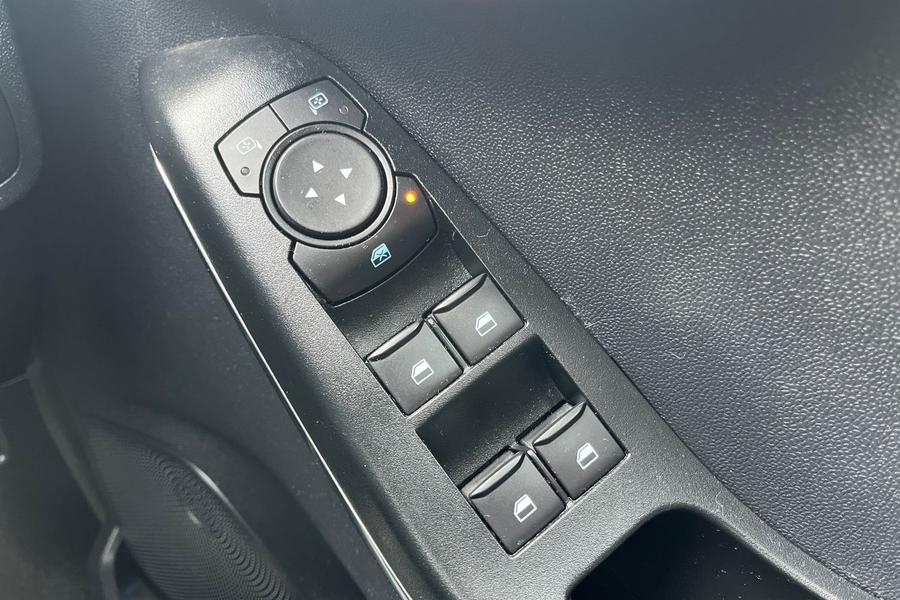 Ford Fiesta Photo autoimg-16fa22284c5d530b1550362179085f3716e61eaf.jpg