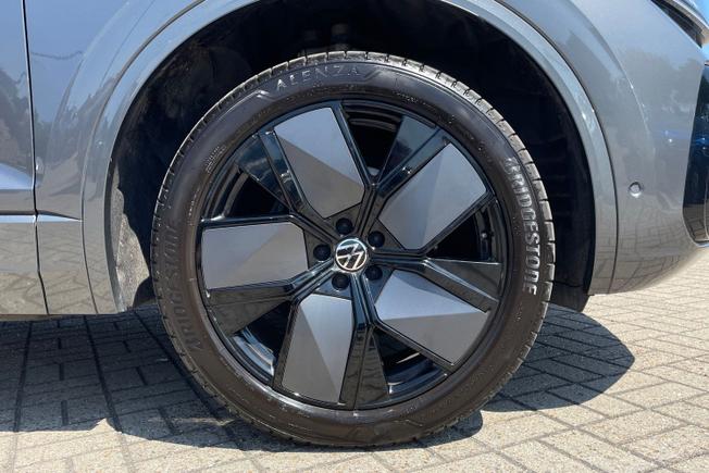 VOLKSWAGEN Touareg Photo 5