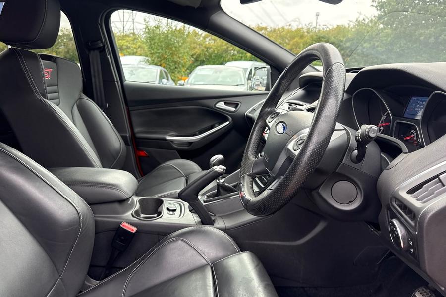 Ford FOCUS Photo autoimg-16fe1e08a4f55c7237421ed4d92ca5f16eeb5f6e.jpg