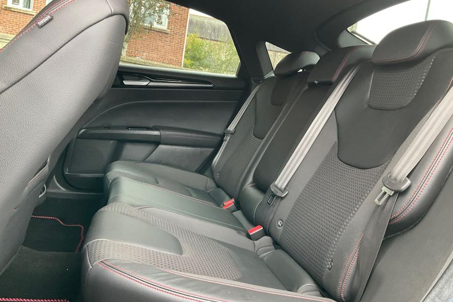 Ford MONDEO Photo autoimg-170064155649425ec87e495849af9c8a886f35b5.jpg