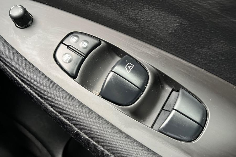 Nissan LEAF Photo autoimg-1702c32ca36c9e084e207c2aec38d1a02e2843ec.jpg