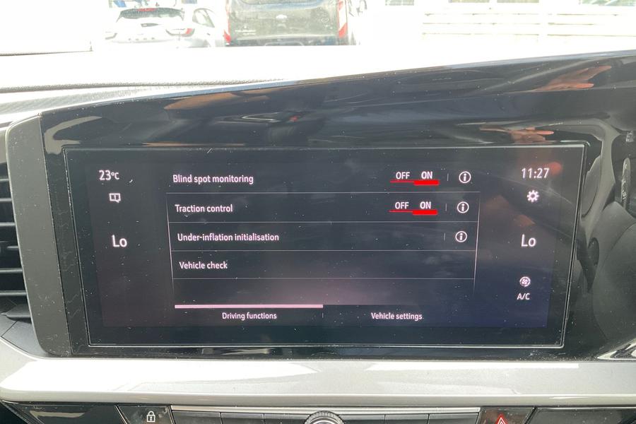 Vauxhall MOKKA Photo autoimg-1703fd4a31fd6acc8580722a54264fae63984f6a.jpg