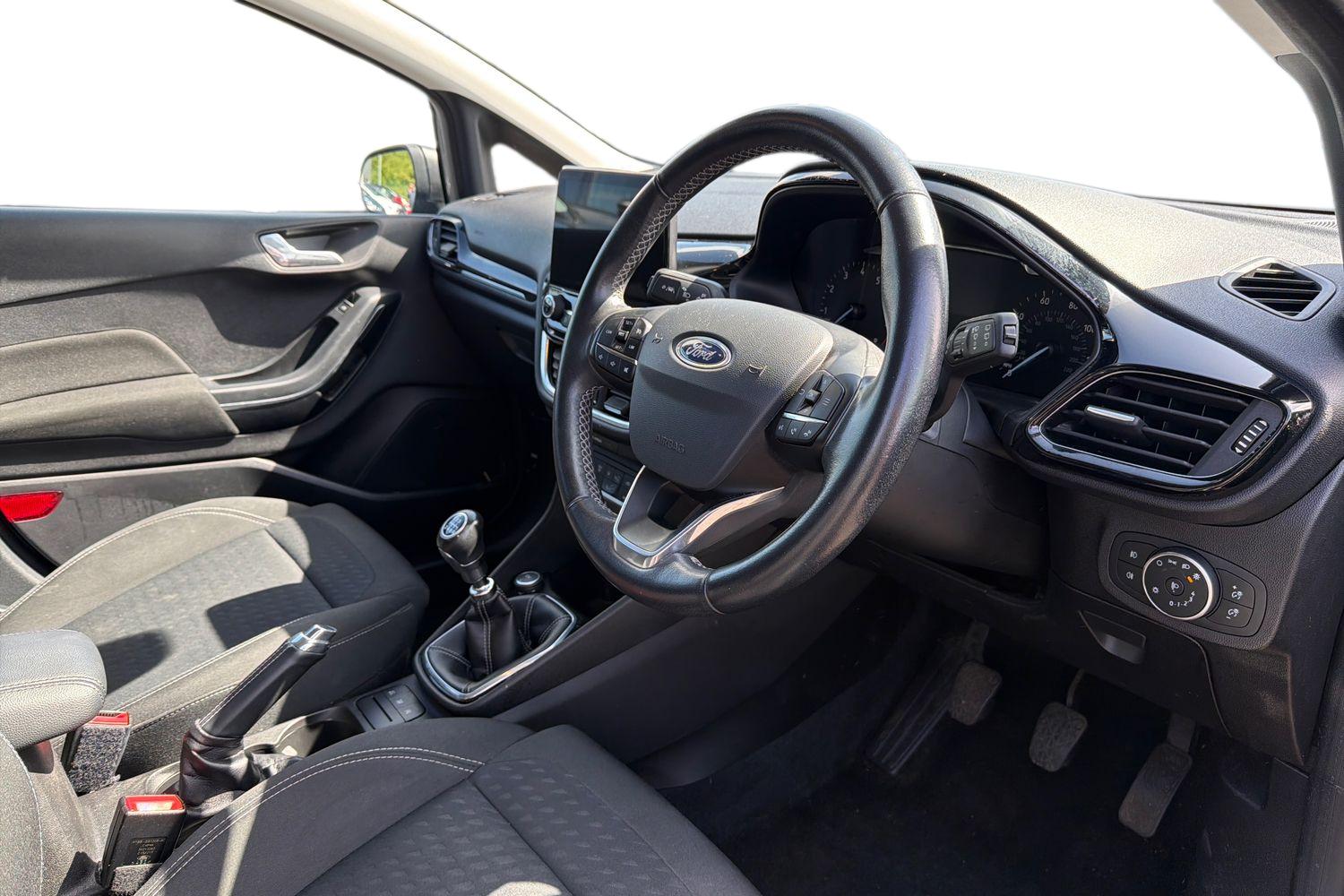Ford FIESTA Photo 8