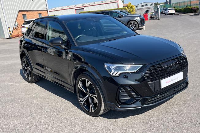 AUDI Q3 Photo 21
