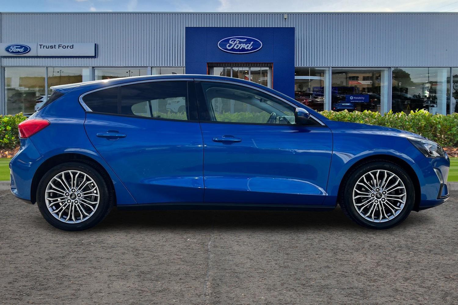Ford FOCUS Photo 2
