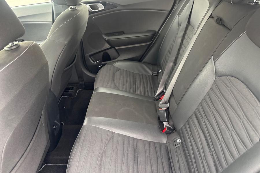 Kia CEED Photo autoimg-172478f923ff20160ac19a6712563a302712992a.jpg