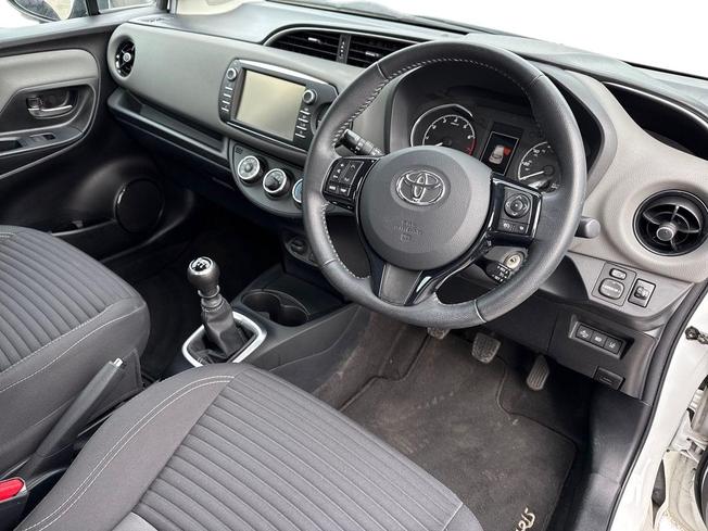 Toyota YARIS Photo 6