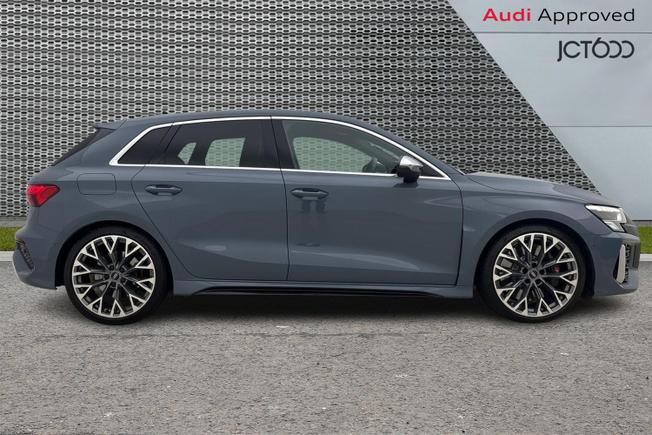AUDI RS3 Photo 4