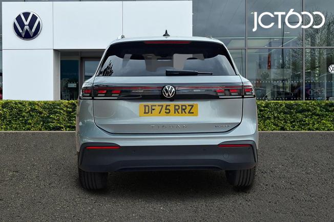 VOLKSWAGEN Tiguan Photo 7
