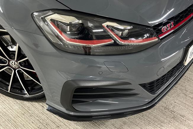 Volkswagen Golf Photo 19