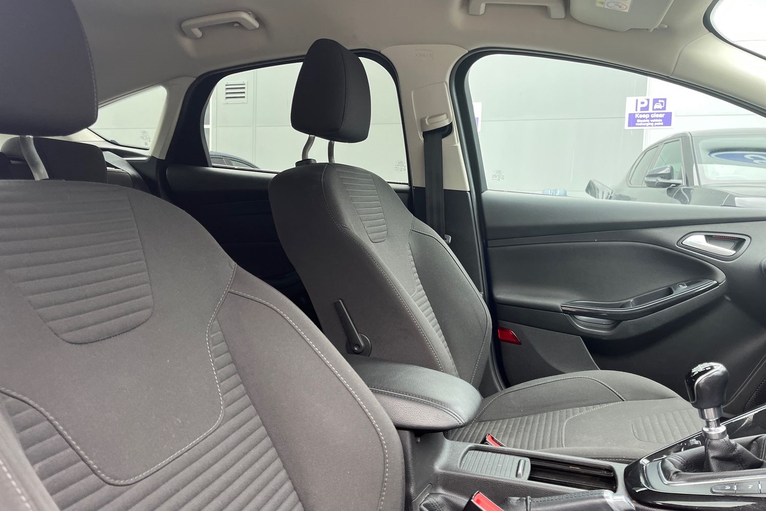 Ford FOCUS Photo 16