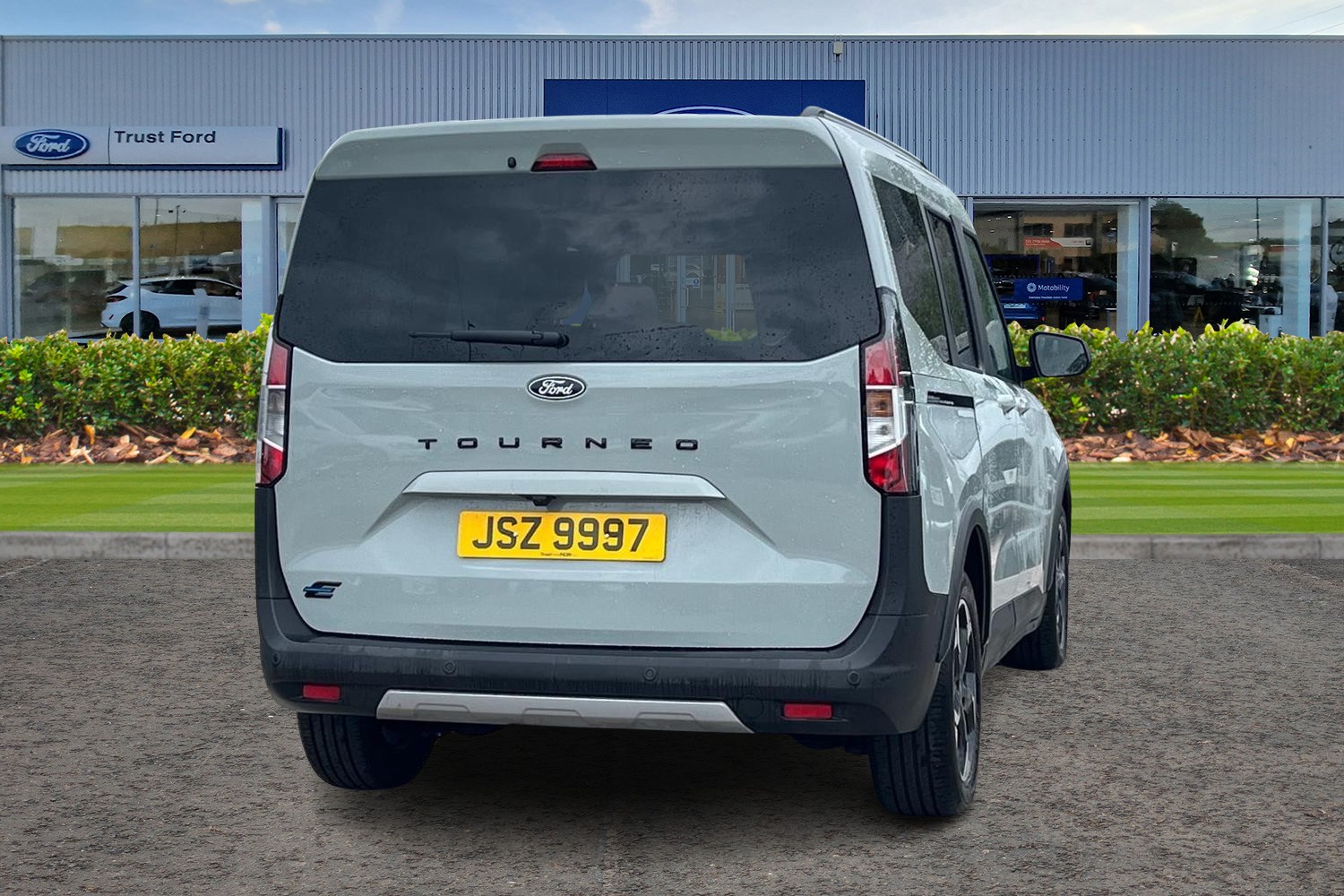Ford E-Tourneo Courier Photo 3