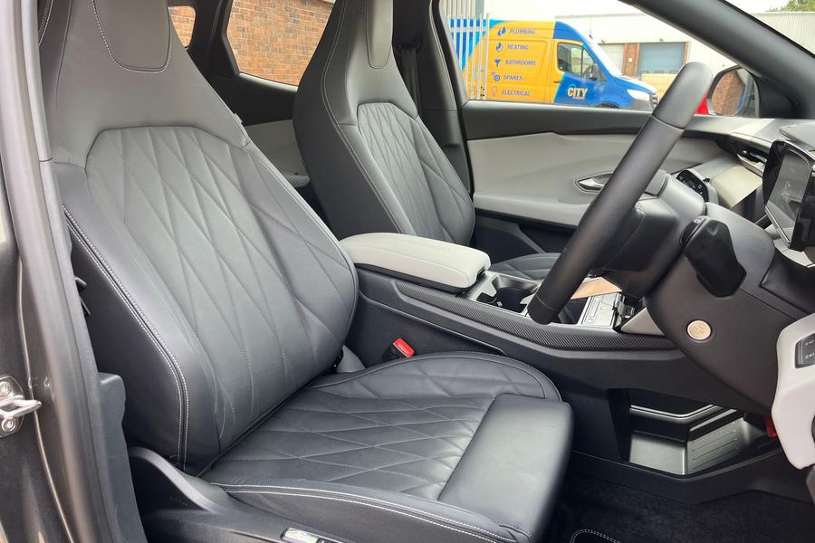 Ford Explorer Photo autoimg-1733c3efbc93707ebfeb6c7ae1c7ab9bdb347177.jpg