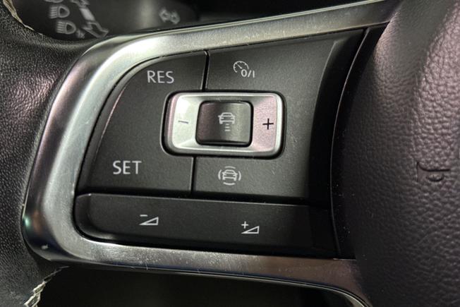 VOLKSWAGEN Tiguan Photo 16