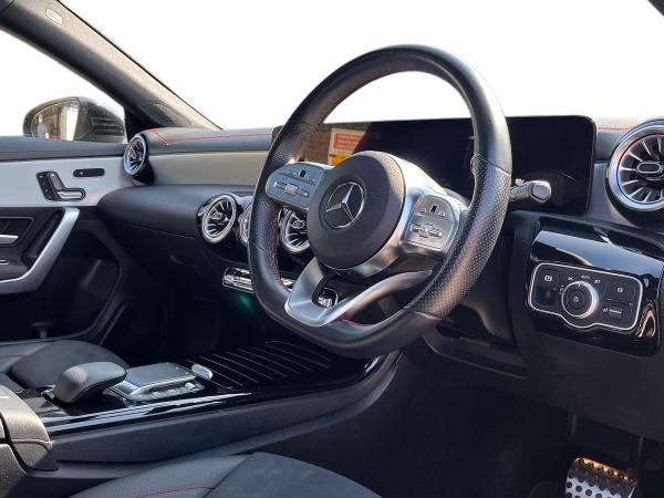 Mercedes-Benz CLA Photo autoimg-17384e7ffd59361400a6a13aea98395ff8ad3afc.jpg