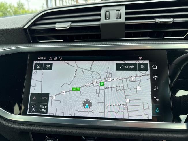 AUDI Q3 Photo 14