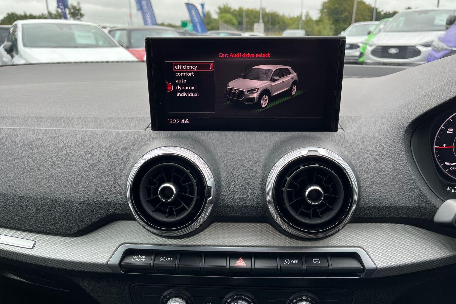Audi Q2 Photo 35
