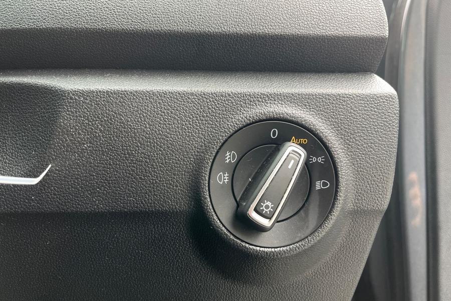 Volkswagen T-ROC Photo autoimg-1744be980c8ebb81a70585bb1ba1936a459bd7e5.jpg